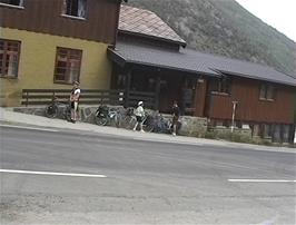 Preparing to leave Bøverdalen youth hostel
